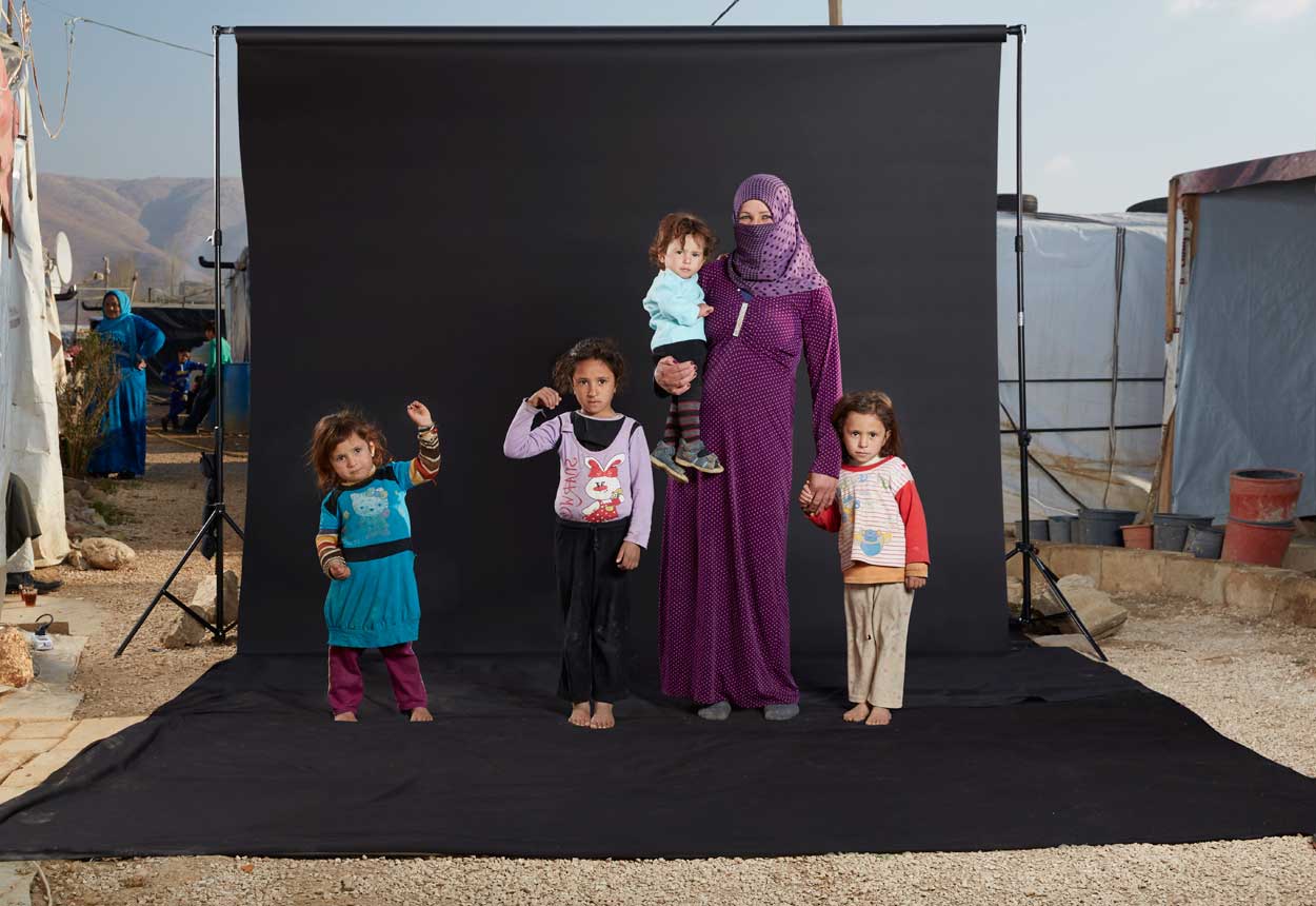 El marido de Kalila, Ahmed, le dijo a ella que saliera de Siria, porque era demasiado peligroso para ella y sus cuatro hijos a vivir allí, con frecuentes atentados y secuestros.